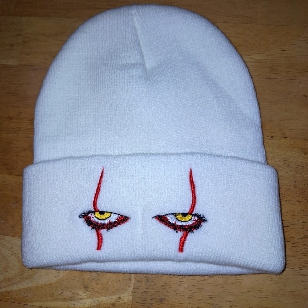 An unbranded Pennywise toboggan in like new condition. 100% acrylic.